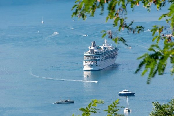 Naviguer en toute tranquillité : top 5 des croisières pour des vacances en solo