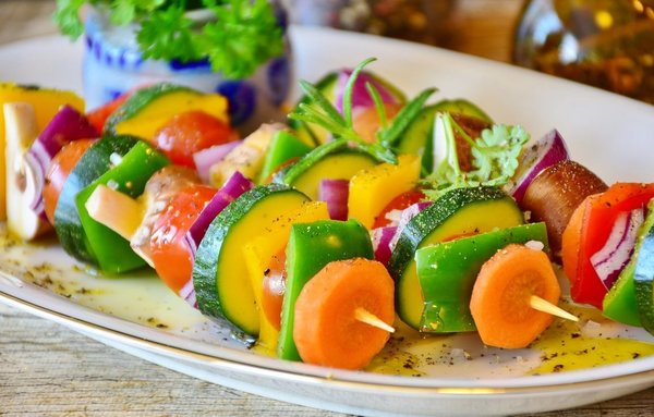 Quelles sont les saveurs culinaires à déguster lors d'un séjour au camping des Gorges de l'Aveyron ?