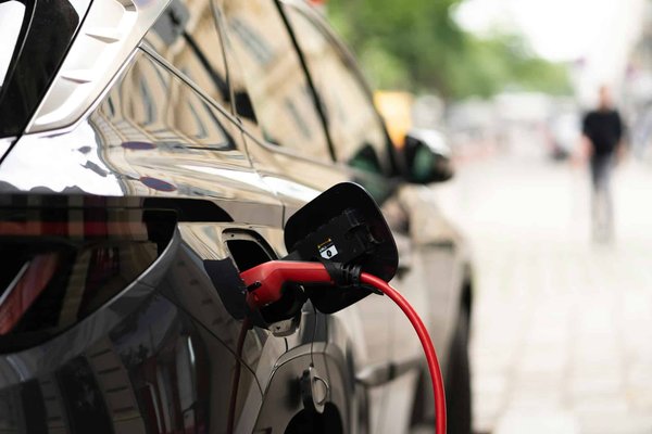 Pourquoi opter pour la location de voiture électrique pas cher ?